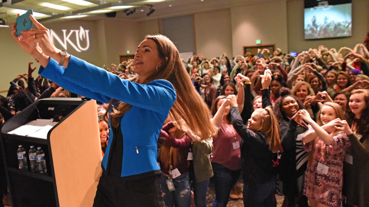 ɫƬ Empowers High School Girls at Young Women Lead Conference